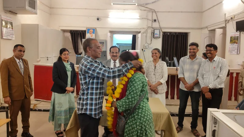 शराबी पति को समझाईश देकर पत्नी को घर पहुंचाया