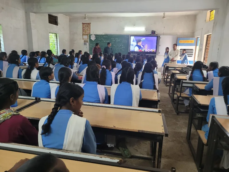 मुख्यमंत्री स्कूटी योजना के कार्यक्रम का विद्यालयों में हुआ वेबकास्ट प्रसारण